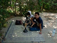 Paar mit Wasserpfeife