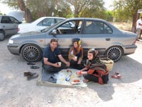 Picknick im Autoschatten